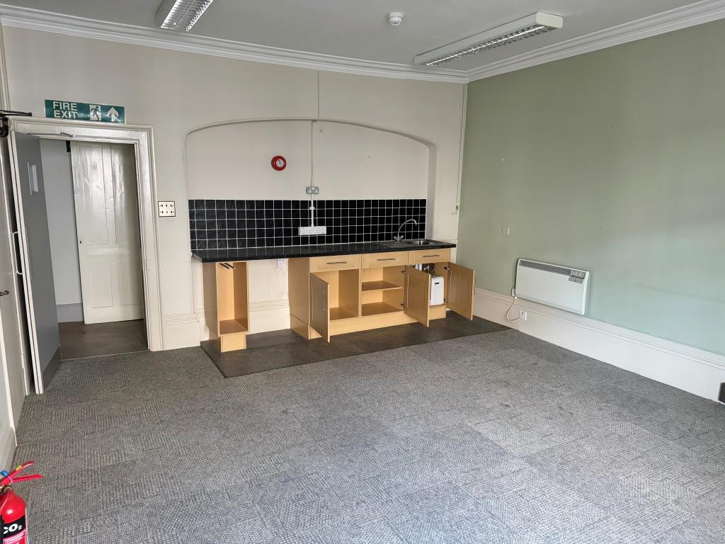 Lot: 134 - FREEHOLD FORMER BANK PREMISES OF OVER 3,300 SQUARE FEET OVER FOUR FLOORS - A room on the first floor at the front of the building